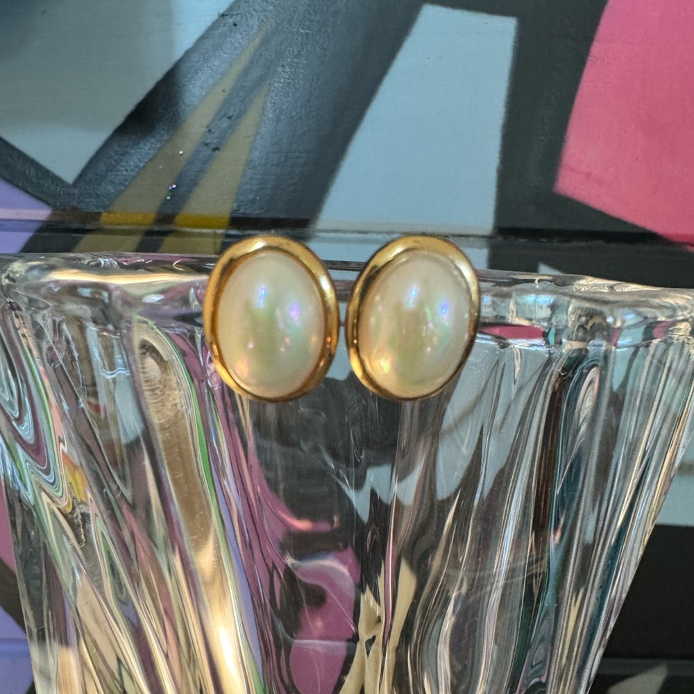 Christian Dior stamped Gold and Faux Pearl Clip Earrings, PRISTINE condi… - Picture 3 of 11